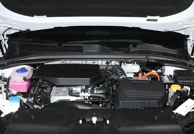 國產混動新卷王，內飾堪比豪車，一公里不到1毛，10萬內能買？-有駕