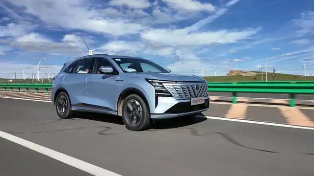 長(zhǎng)安新SUV僅3天訂單就破萬(wàn)輛，配2.0T+油耗4.2L-有駕