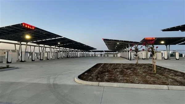 特斯拉全球最大超充站落地加州：不接入美國電網