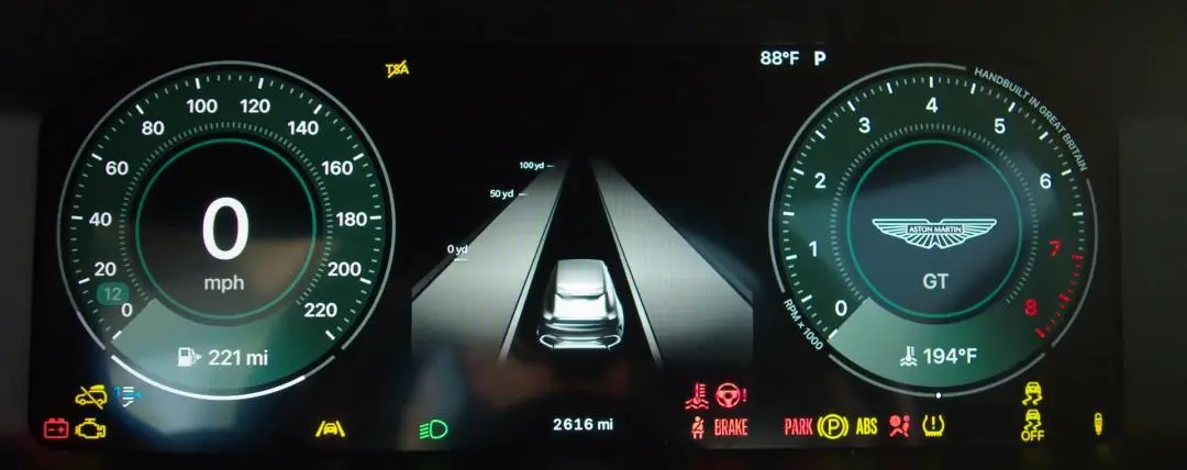 （CarPlay Ultra界面）