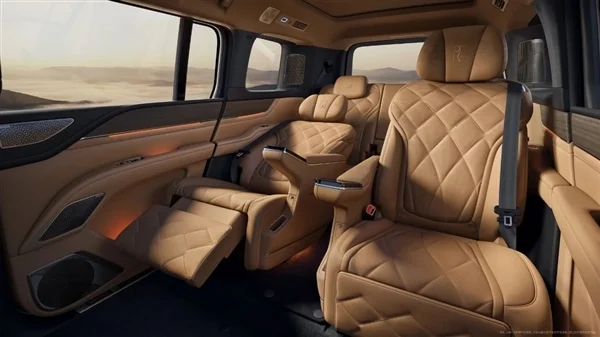 比亞迪售價超百萬的豪華SUV！仰望U8L內飾官圖公布：一深一淺