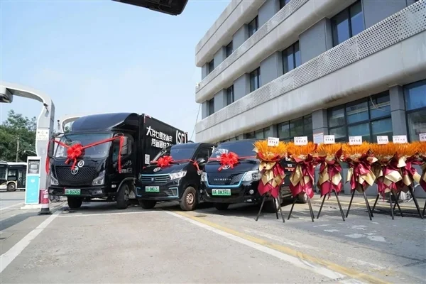 順豐把快遞點設在公交站：快遞小哥送包裹速度快了半小時