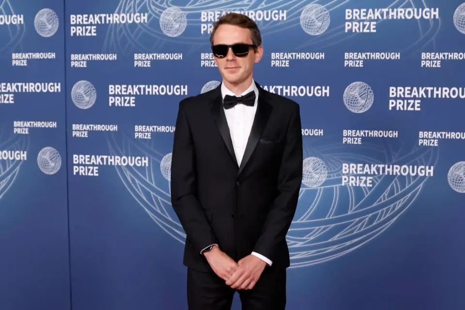 丹尼爾&middot;格羅斯出席科學突破獎頒獎典禮。丹尼爾&middot;格羅斯（Daniel Gross）于五月收到加入 Meta 的邀請。 圖片： Taylor Hill/FilmMagic/Getty Images
