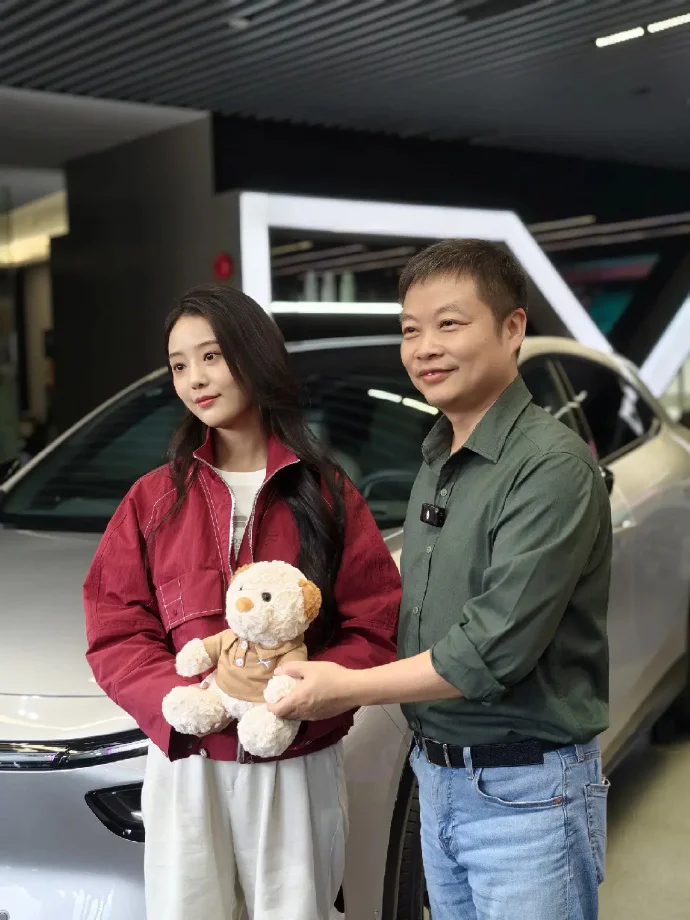 短劇女王徐藝真購(gòu)入小鵬G7 副總裁發(fā)文見(jiàn)證交付