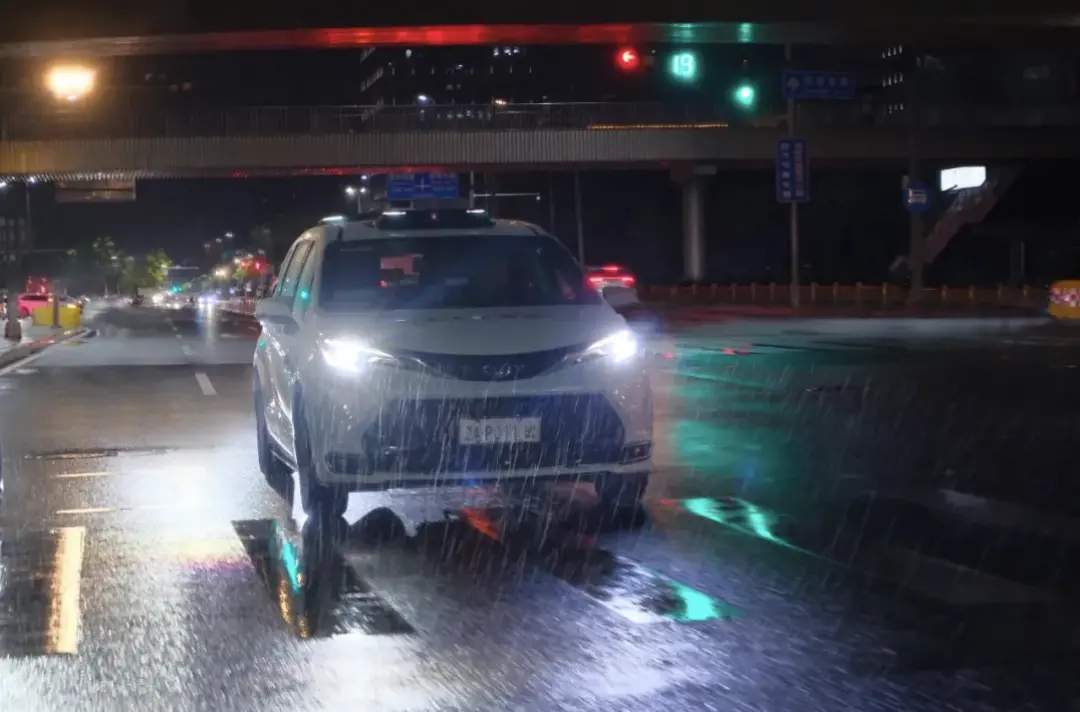 Pony.ai小馬智行微信公眾號介紹夜間自動駕駛過程