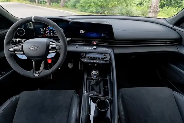 可合法上路的TCR賽車！現(xiàn)代伊蘭特特別版發(fā)布：提供6速手波