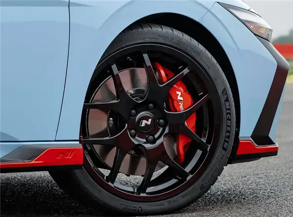 可合法上路的TCR賽車！現(xiàn)代伊蘭特特別版發(fā)布：提供6速手波